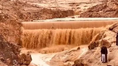 أمطار غزيرة وسيول تضرب مدينة طابا بجنوب سيناء 