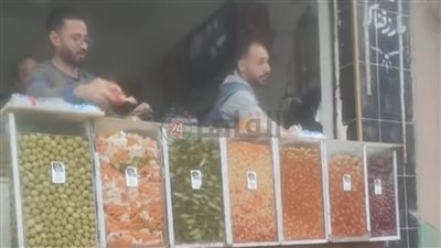أصحاب أقدم محل مخلل بالمنوفية: أولادنا طلاب في الطب والهندسة وواقفين يبيعوا للزبائن| فيديو