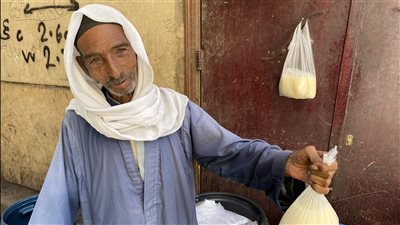 شغال من 60 سنة.. عم فتحي أقدم صانع سوبيا في الأقصر: رمضان ميحلاش غير بيها| صور