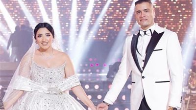 حسن شاكوش عن سجدة زوجته في حفل الزفاف: لم تسجد لي لكن لله