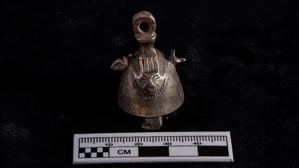 أجراس وضعت في رقبة