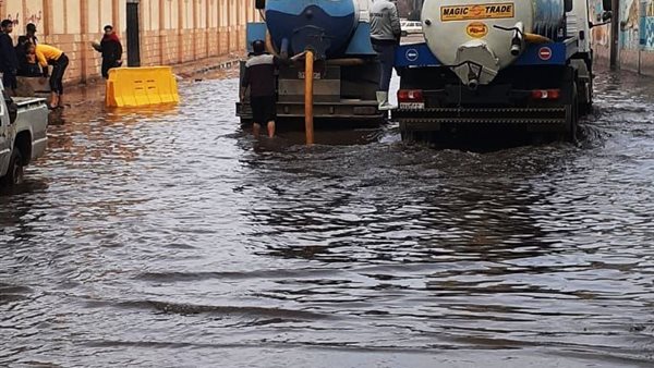 كسر خط مياه