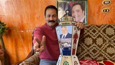  أهلاوي يحتفل بخروج مرتضى منصور من السجن بفانوس عليه صورته