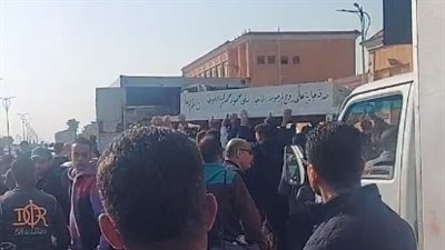 قتلوه قبل السحور.. أهالي بورسعيد يشيعون جنازة شاب لقي مصرعه على يد شخصين | بث مباشر