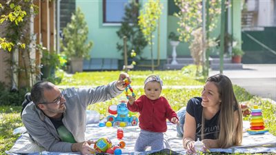 بمقابل مادي مناسب.. التضامن توضح إجراءات الحصول على خدمة الأسر المضيفة لرعاية الرضع وأطفال المدارس | بث مباشر