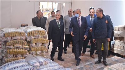 لمحاربة الغلاء.. محافظ القليوبية يتفقد معرض بيع المنتجات الغذائية