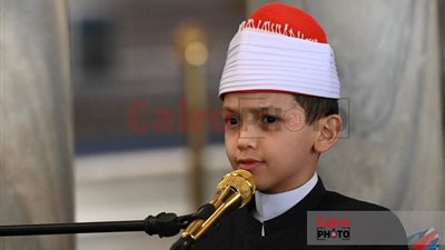 قرأ أمام شيخ الأزهر والبابا فرنسيس.. طفل يقلد عبد الباسط عبد الصمد ببراعة: بسمعه 50 مرة في اليوم