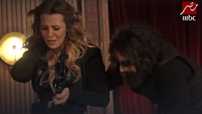 إيمان العاصي بعد اكتشافها مقلب رامز جلال وإصابتها في رقابتها: أنا بكرهك 