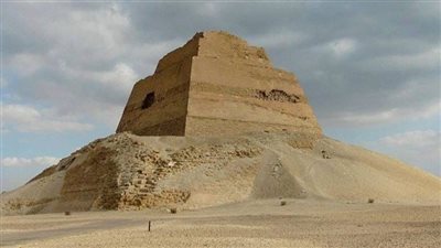 بها هرم بناه الملك حوني.. تعرف على منطقة ميدوم الأثرية