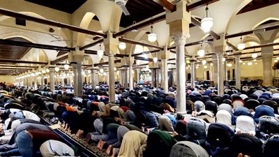 في ذكرى يوم تأسيسه.. أروقة الجامع الأزهر كاملة العدد في صلاتي العشاء والتراويح