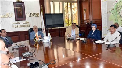 محافظ الأقصر يوجه بعمل ندوات توعية بالمراكز والقرى لمجابهة الزيادة السكانية