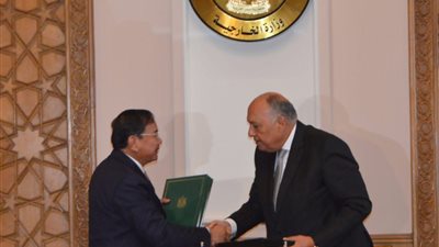 وزير الخارجية يوقع 3 مذكرات تفاهم مع نظيره الكمبودي في مجالات الآثار والمتاحف والتراث