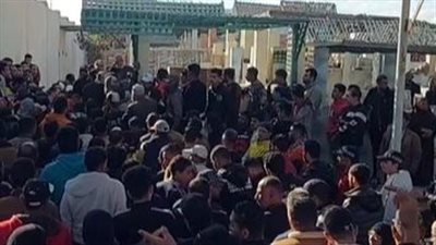 بمشاركة المئات.. تشييع جثمان شاب لقى مصرعه بطعنة نافذة بالقلب في بورسعيد | بث مباشر 