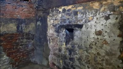 كانوا بيزوروا ابنهم المريض.. نجاة أسرة بأكملها من حريق شقتهم السكنية بأبو النمرس | صور