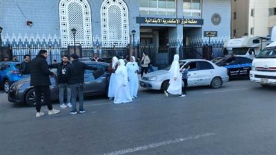 استئناف تصوير مسلسل تحت الوصاية بحضور منى زكي أمام محكمة الإسكندرية | صور