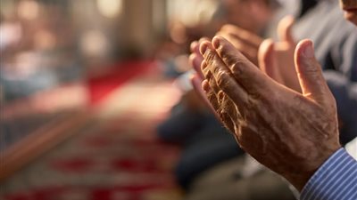 دعاء فجر الجمعة الثانية من رمضان للرزق.. كلمات تفتح خزائن الأرض 