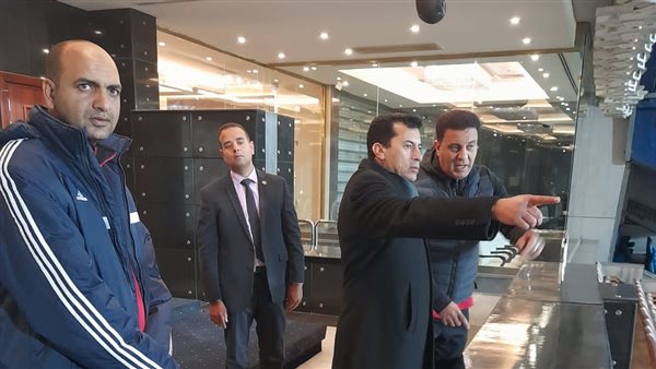 وزبر الرياضة في استاد