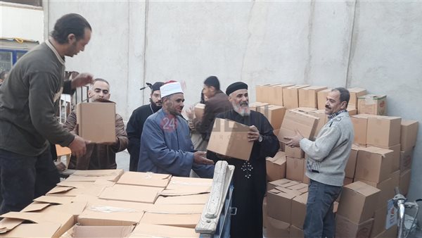 كهنة وشيوخ يشاركون