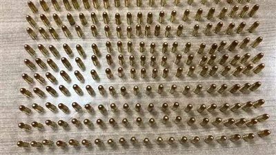 ضبط محاولة تهريب 200 طلقة نارية في مطار القاهرة