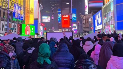 للعام الثاني على التوالي.. تايمز سكوير الأمريكي يعج بمصليّ التراويح والميكروفونات برمضان