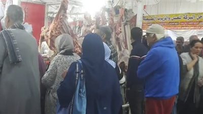 إقبال شديد من المواطنين على شراء الفراخ البرازيلي واللحوم بمعرض أهلا رمضان بفيصل | بث مباشر