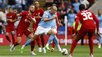 التشكيل الرسمي لمباراة ليفربول ومانشستر سيتي بالبريميرليج.. صلاح دكة وهالاند أساسيًا