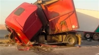 تصادم عدد من سيارات التريلا وأنباء عن مصابين بالطريق الأوسطي بحلوان | صور 