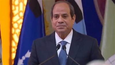 الرئيس السيسي ومقاتلو قوات شرق القناة يقفون دقيقة حداد على أرواح الشهداء