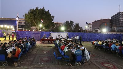 رئيس جامعة الأزهر يشارك الطلاب المغتربين الإفطار الجماعي| صور 