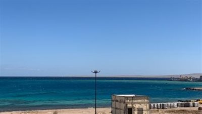 طقس مستقر يسيطر على البحر الأحمر بعد موجة العواصف الترابية | بث مباشر