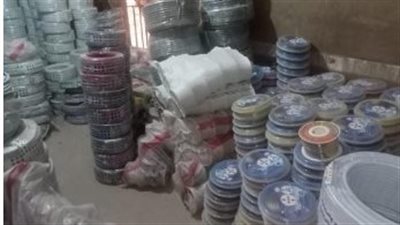 القبض على مالك مخزن بعابدين ضبط بحوزته 40 ألف متر سلك كهرباء مجهولة المصدر