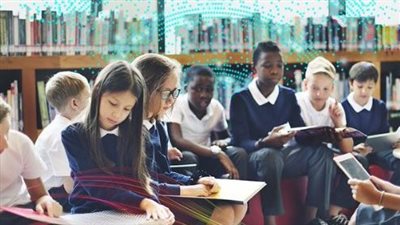 استمالة الأطفال جنسيًا وتغيير أسمائهم.. أزمة تهز التعليم البريطاني