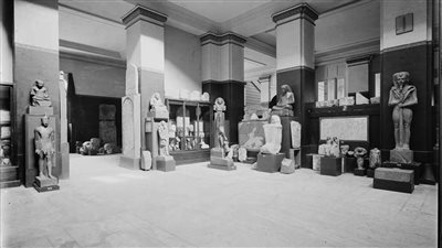 المتحف المصري بالتحرير ينشر صورًا نادرة للقطع الأثرية المعروضة بداخله 