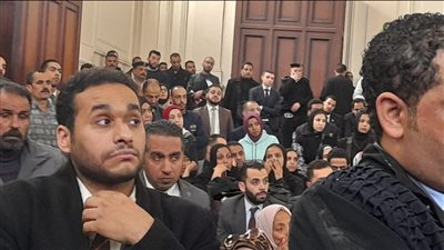 قاتل أسرته بالإسكندرية أمام المحكمة: معمولنا سحر.. ومحاميه: الجريمة تمت دفاعًا عن النفس