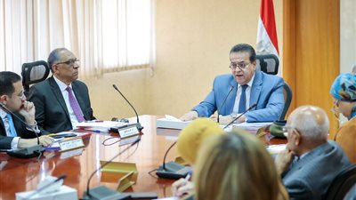 وزير الصحة: تشكيل لجنة لدراسة وحل ظواهر التسرب من التعليم والزواج المبكر