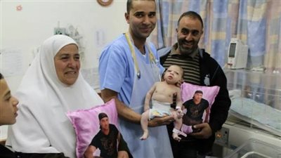 محكوم بالسجن مدى الحياة.. أسير فلسطيني يُرزق بطفلين توأم عبر النطف المهربة 