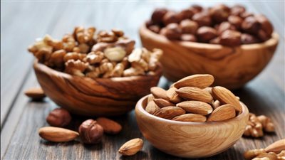 أبرزها المكسرات والطماطم.. أطعمة تعزز صحة القلب وتحسن مرور الدورة الدموية في رمضان 