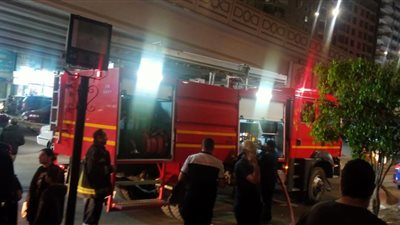 بسبب ماس كهربائي.. السيطرة على حريق اندلع بمحل بدل رجالي بمدينة نصر | صور