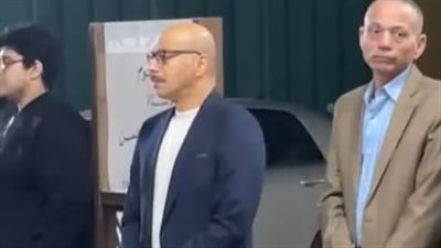 بحضور نهال عنبر ومحمد رياض.. بدء عزاء شقيق الفنان ضياء عبد الخالق بمسجد الحامدية الشاذلية| بث مباشر 