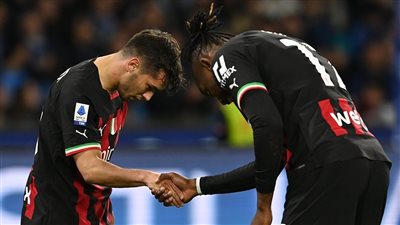 ميلان يضرب نابولي برباعية في الدوري الإيطالي