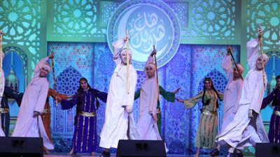 الجمهور يتفاعل مع عروض فرقة رضا والليلة الكبيرة في هل هلالك