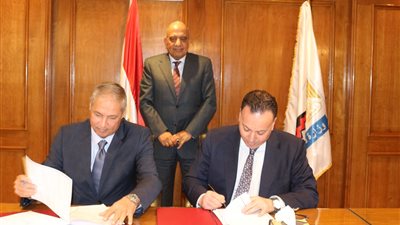 وزير قطاع الأعمال العام ينهي نزاعًا استمر 12 عامًا بين شركات حكومية