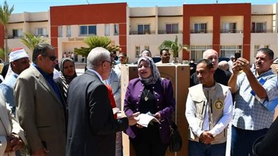 محافظ جنوب سيناء يسلم 54 جهازا منزليا لـ 18 فتاة من المقبلات على الزواج