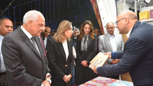 وزيرة الثقافة ومحافظ